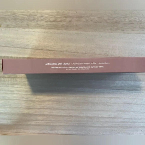 IT COSMETICS “NATURALLY PRETTY” EYESHADOW PALLET - Picture 3 of 8